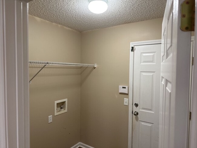 Building Photo - 567 Laurel Hill Cir