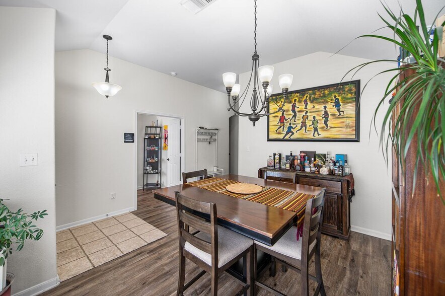 Building Photo - 13839 Bent Ridge Dr