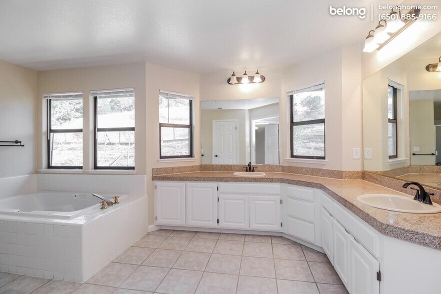 Building Photo - 412 Wood Hollow Dr