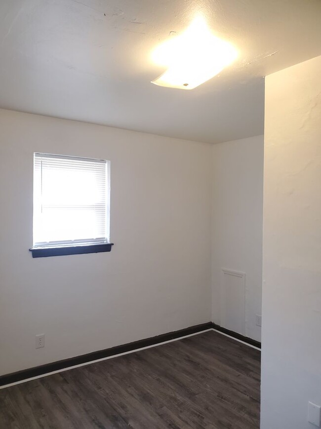 Building Photo - Chesapeake: 2 bedroom 1 bath Duplex in Gre...