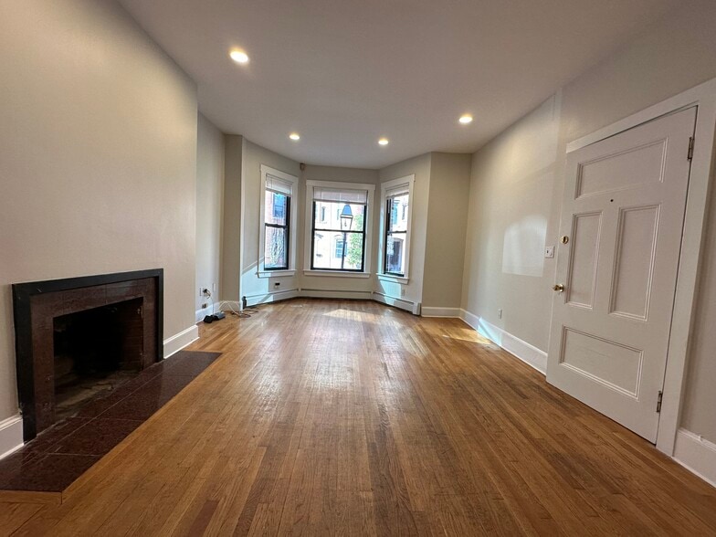 Building Photo - 15 St Germain St