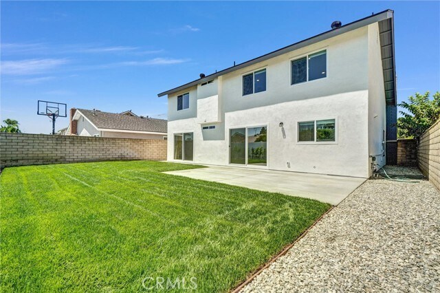 Building Photo - 4942 E Glenview Ave