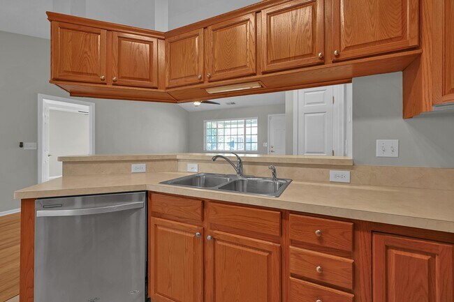 Building Photo - 206 Pioneer Cir