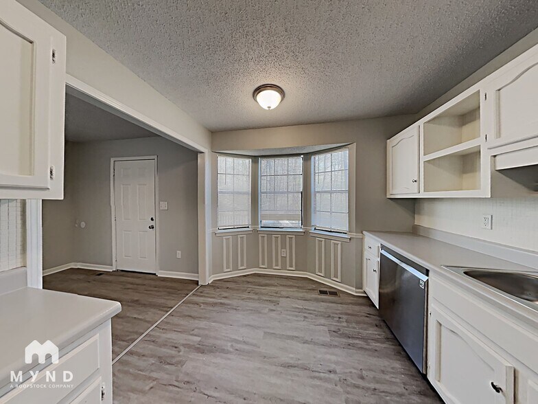 Building Photo - 2708 Laburnum Dr