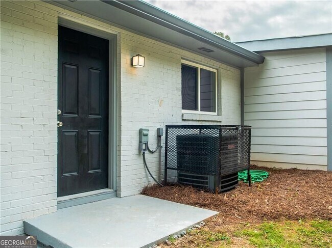 Building Photo - 120 Burbank Dr NW