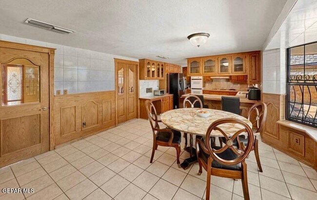 Building Photo - 2153 Trawood Dr