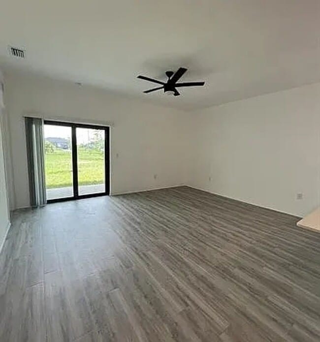 Building Photo - 4697 Golfview Blvd