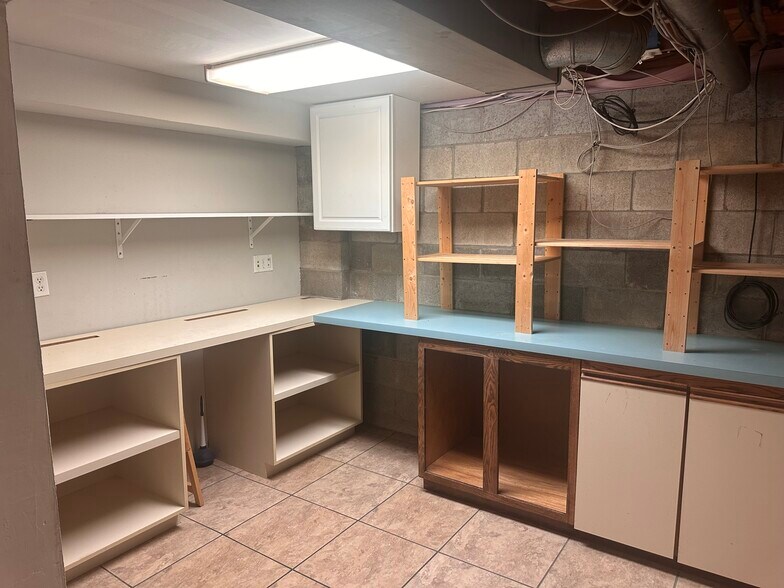 Building Photo - 5125 Singleton Dr