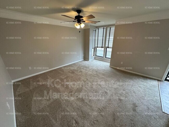 Building Photo - 439 W 10th street