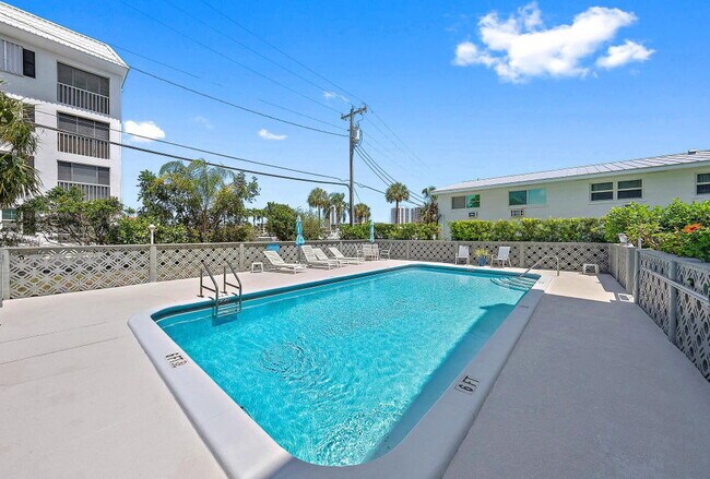 Building Photo - 155 Yacht Club Dr