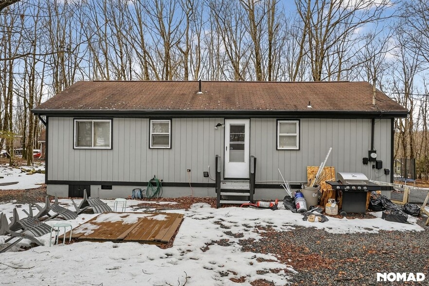 Building Photo - 102 Winding Way