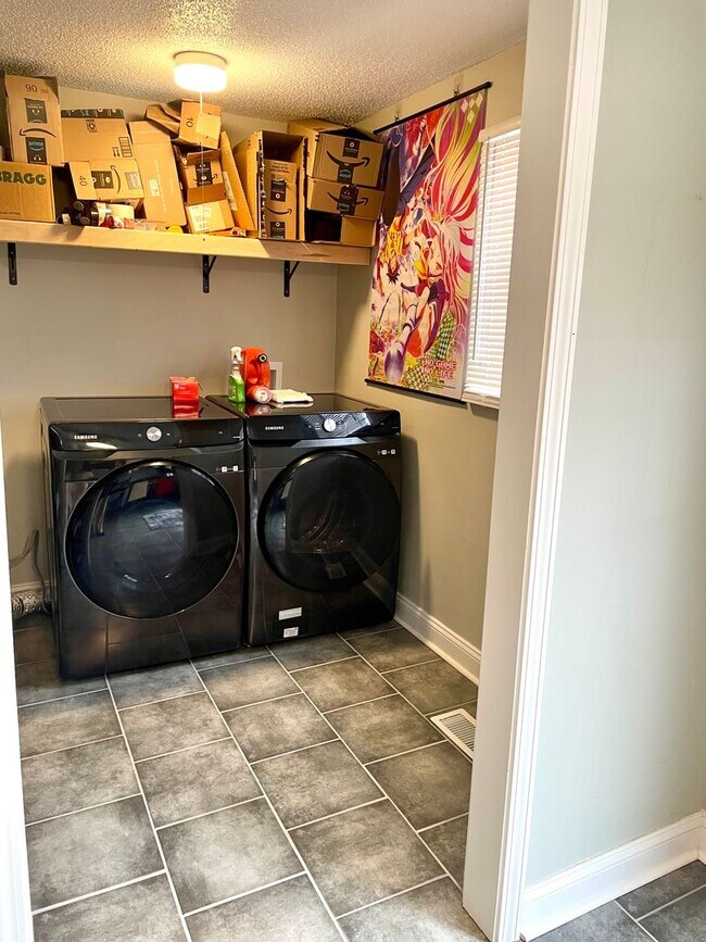 Building Photo - Adorable 2 bedroom Home in Prime Location Near UT and Bearden