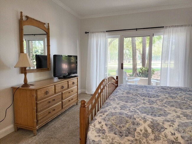 Building Photo - 207 Golden Bear Dr