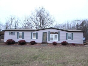Building Photo - Charming 2 Bed/2.5 Bath - Approx 1 Acre of...