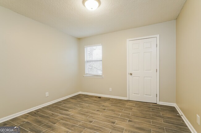 Building Photo - 2488 Carol Cir