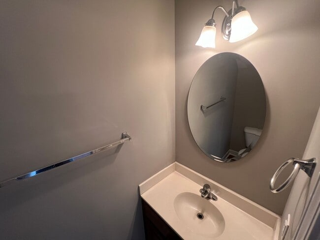 Building Photo - 1336 Green Oaks Ln