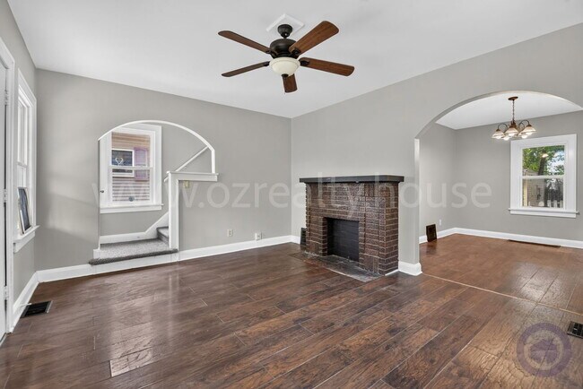 Building Photo - 2034 Berkshire Pl