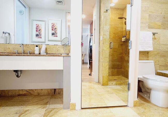 Building Photo - 1395 Brickell Bay Dr