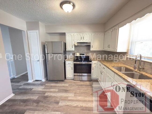 Building Photo - Beautiful 3 Bedroom 2 Bathroom Home in Blu...