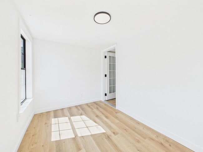 Building Photo - 412 Church St