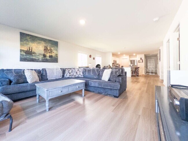 Building Photo - 3083 Day Dream Ln