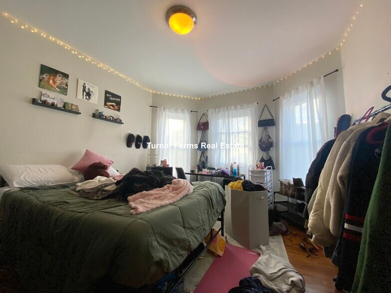 Building Photo - 14 Parker Hill Ave