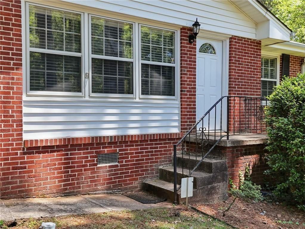 Building Photo - 1111 N Valley Dr