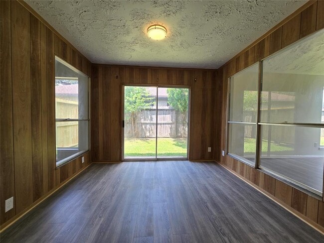 Building Photo - 7011 Foxmont Ln