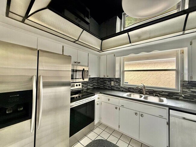 Building Photo - 7131 Potomac Dr