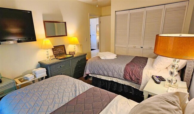 Building Photo - 329 Bernard Ave