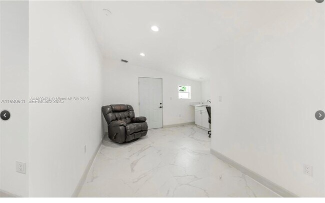 Building Photo - 3621 SW 35th St