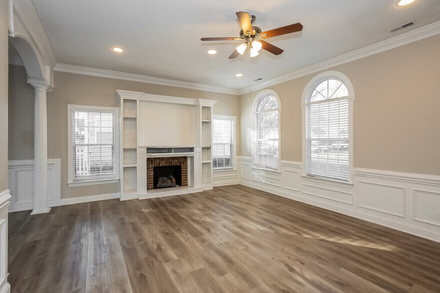 Building Photo - 2112 David Earl Dr