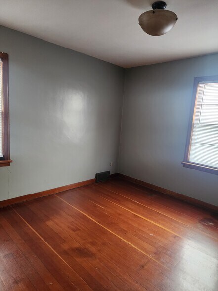 Building Photo - 333 Cleveland Ave E