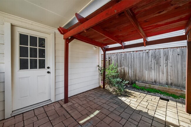 Building Photo - 11414 Meadow Lake Dr