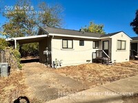 Building Photo - Cute Two Bedroom Duplex in Wheatland