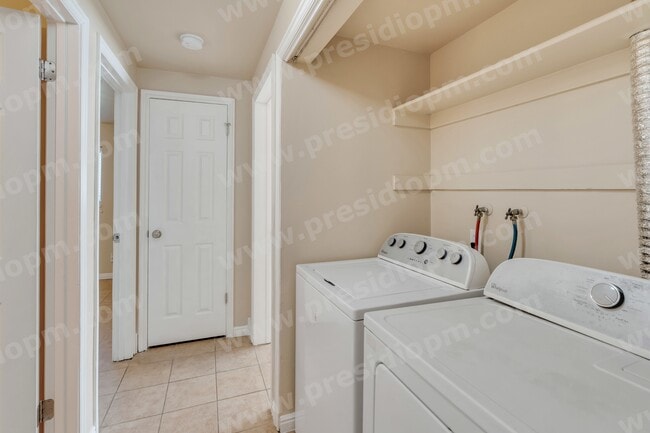 Building Photo - 1670 Hickory Ln