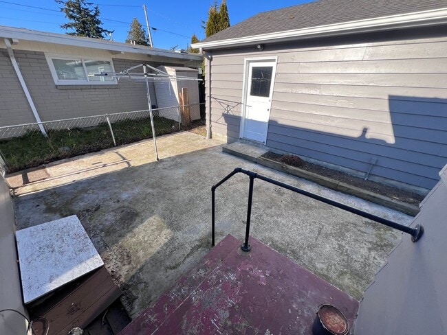 Building Photo - Mount Vernon 2 Bedroom with Parking Garage.