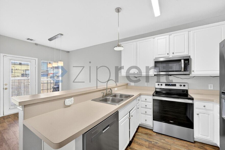 Building Photo - 8797 Holly St