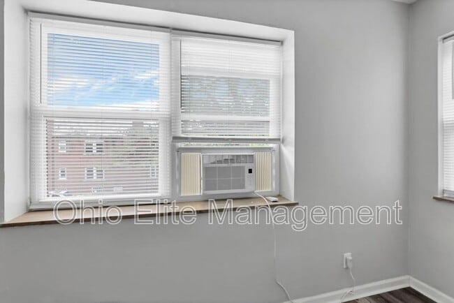 Building Photo - 987 Lilley Ave