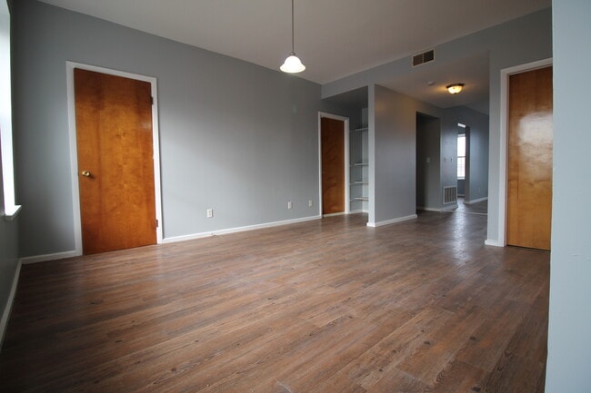 Building Photo - 3 School St