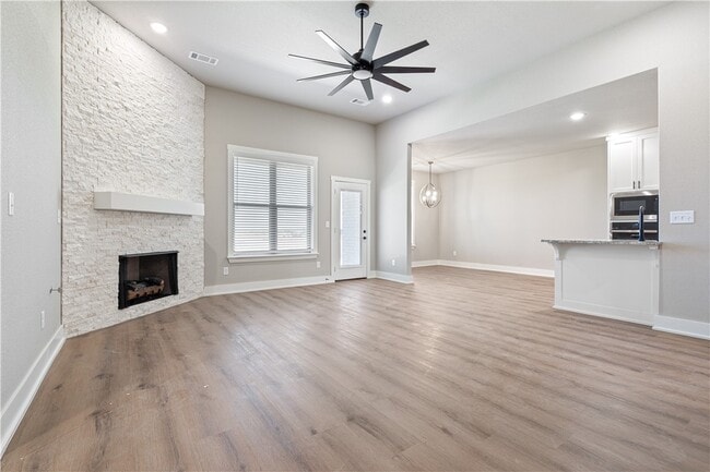 Building Photo - 7006 SW Orange Ave