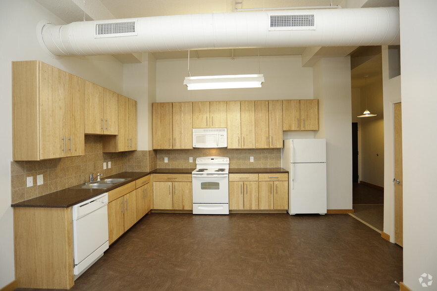 2BR, 1BA - W_1092 SF - Grand Boulevard Lofts