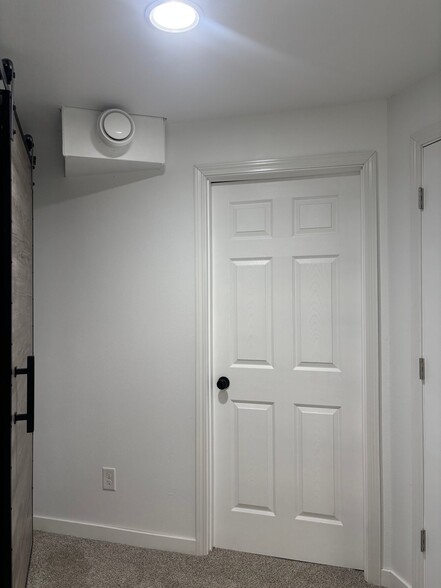 Building Photo - 3034 Ridge Dr