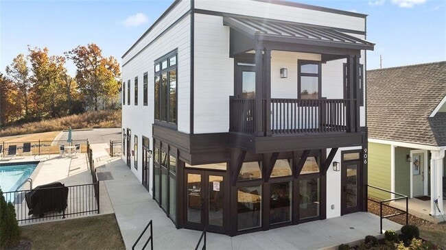 Building Photo - 1023 NE Hts Ln