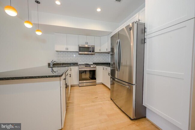 Building Photo - 1328 Maryland Ave NE