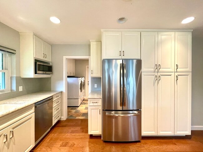 Building Photo - 6 month lease- AVAIL IN AUGUST- Immaculate...