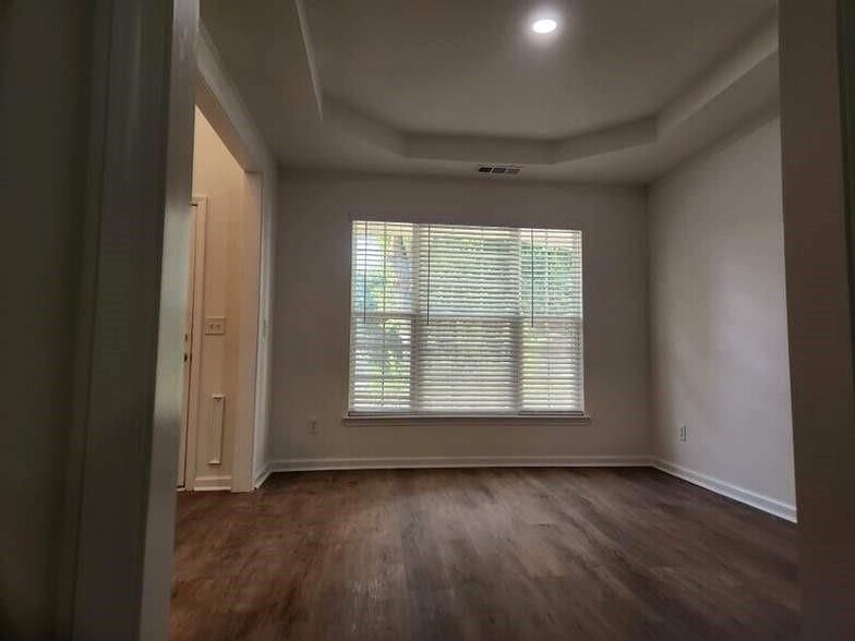Building Photo - 2025 Kyrle Ln NW