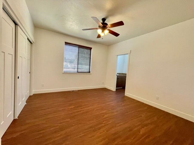 Building Photo - Beautiful 3BR/2BA Townhome Near Lake Pagos...