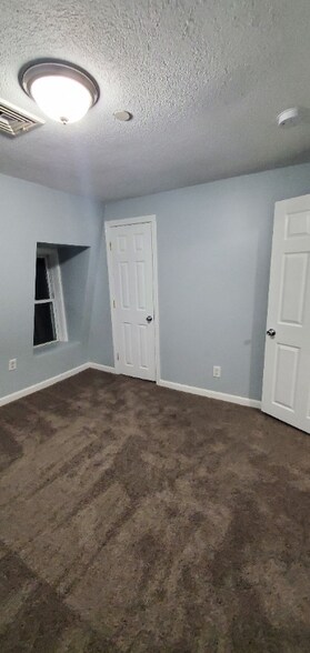 Building Photo - 84 Danforth St