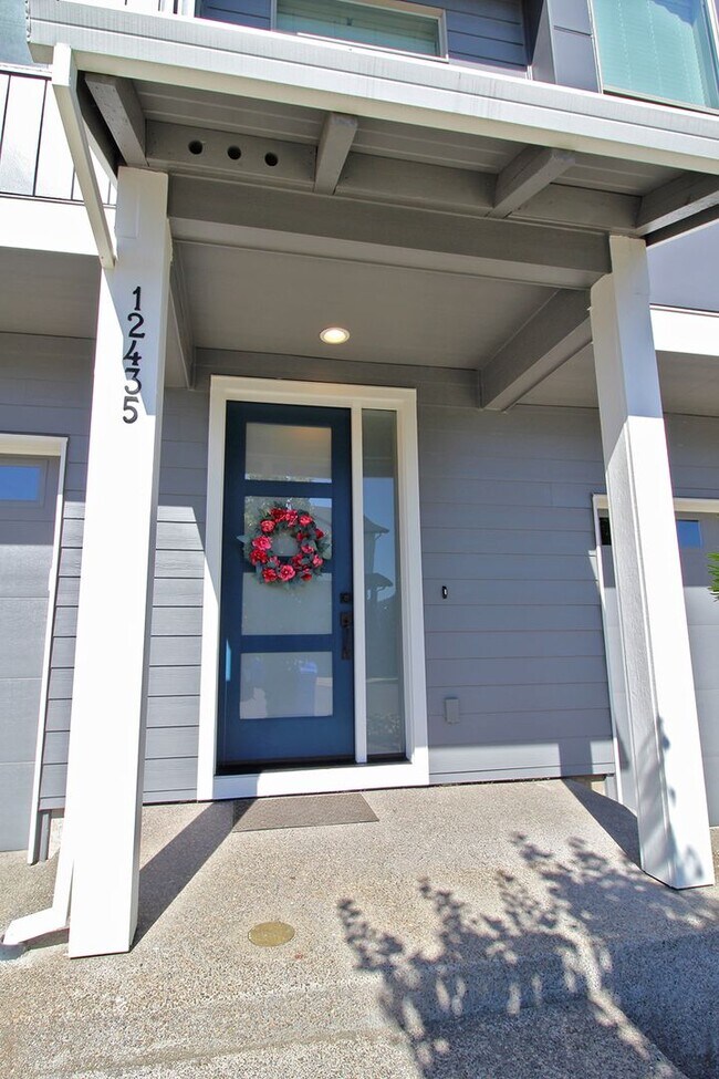 Building Photo - New Construction 3 Bedroom Townhome at Ple...